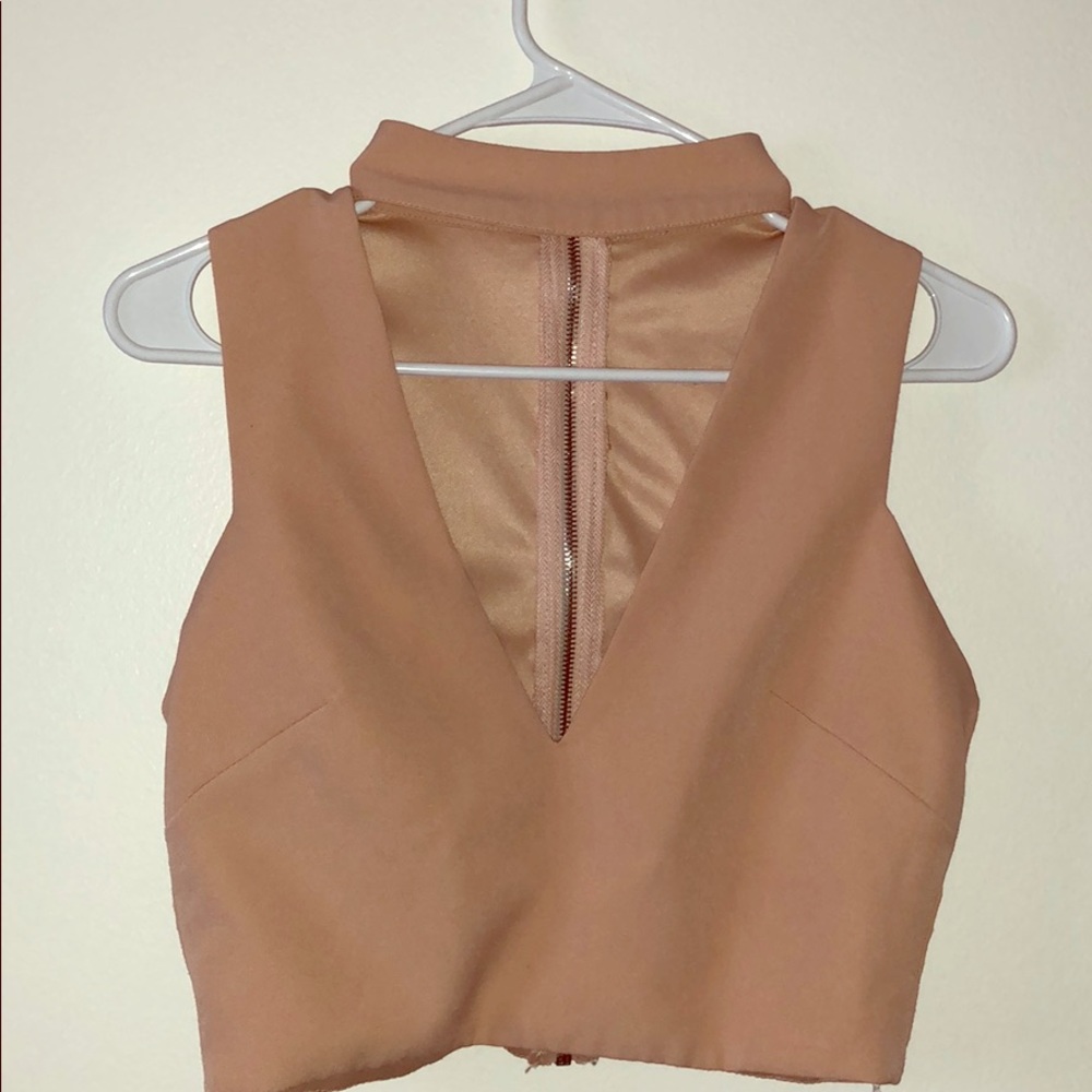 Low v-neck crop top